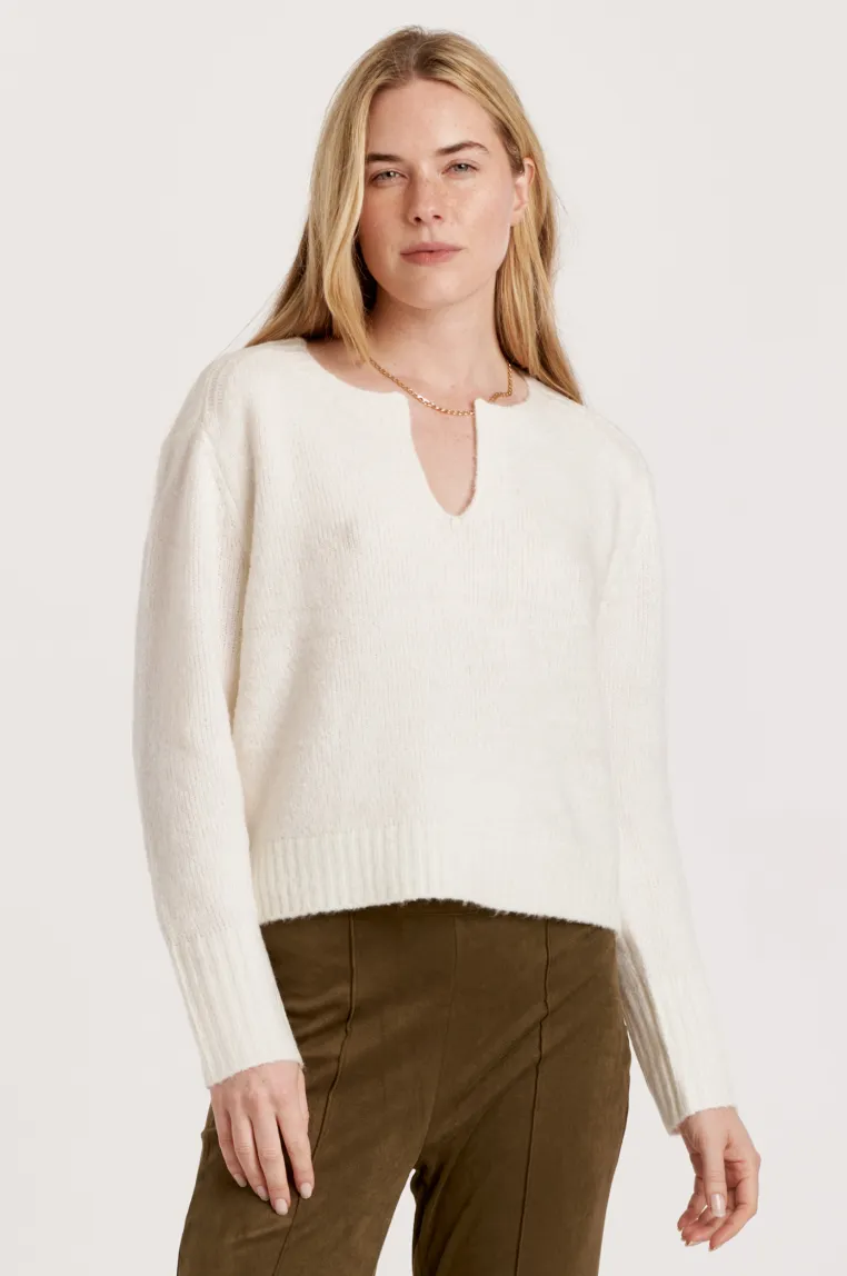 AL Vneck Sweater-Cream