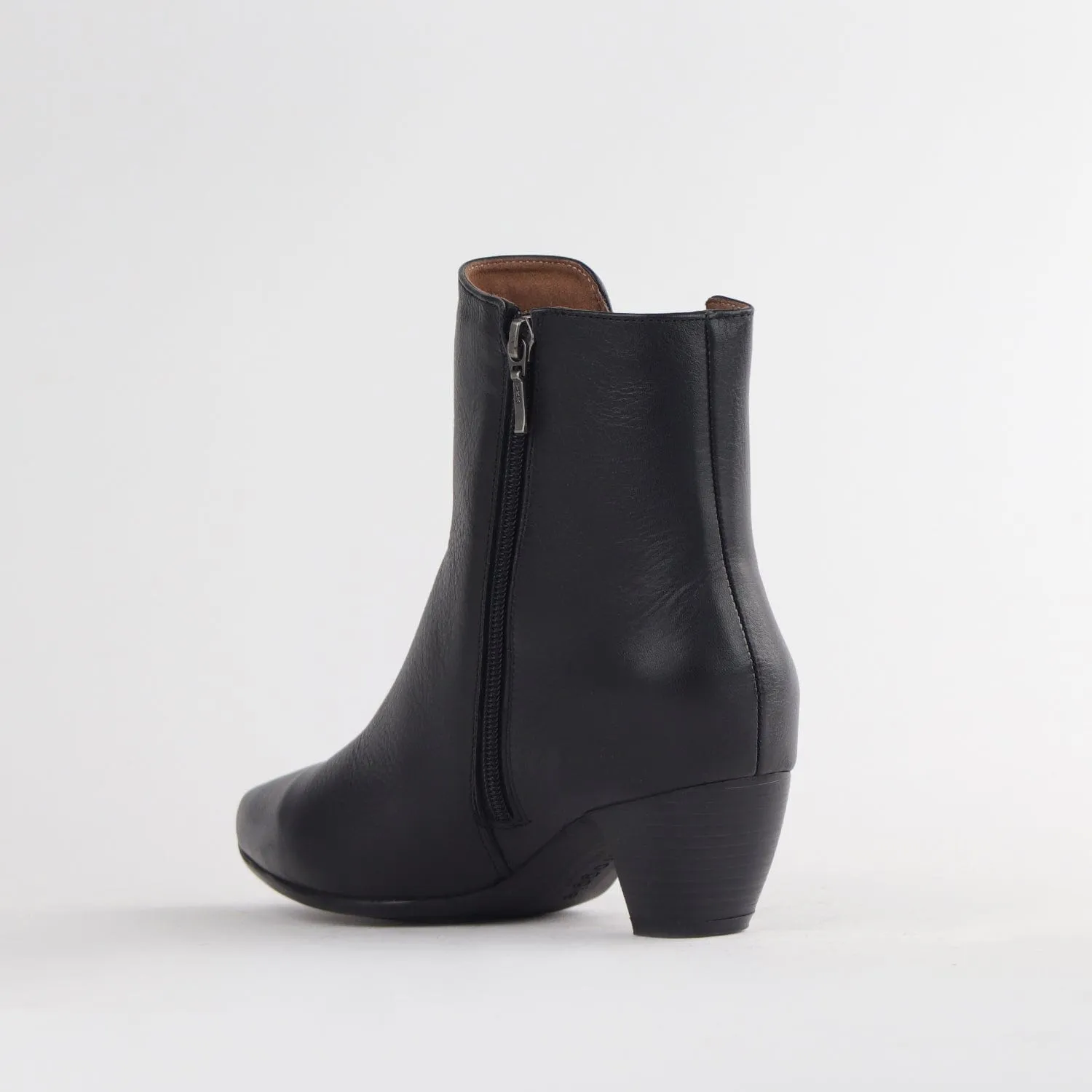 Pointed Ankle Boot in Black - 12651