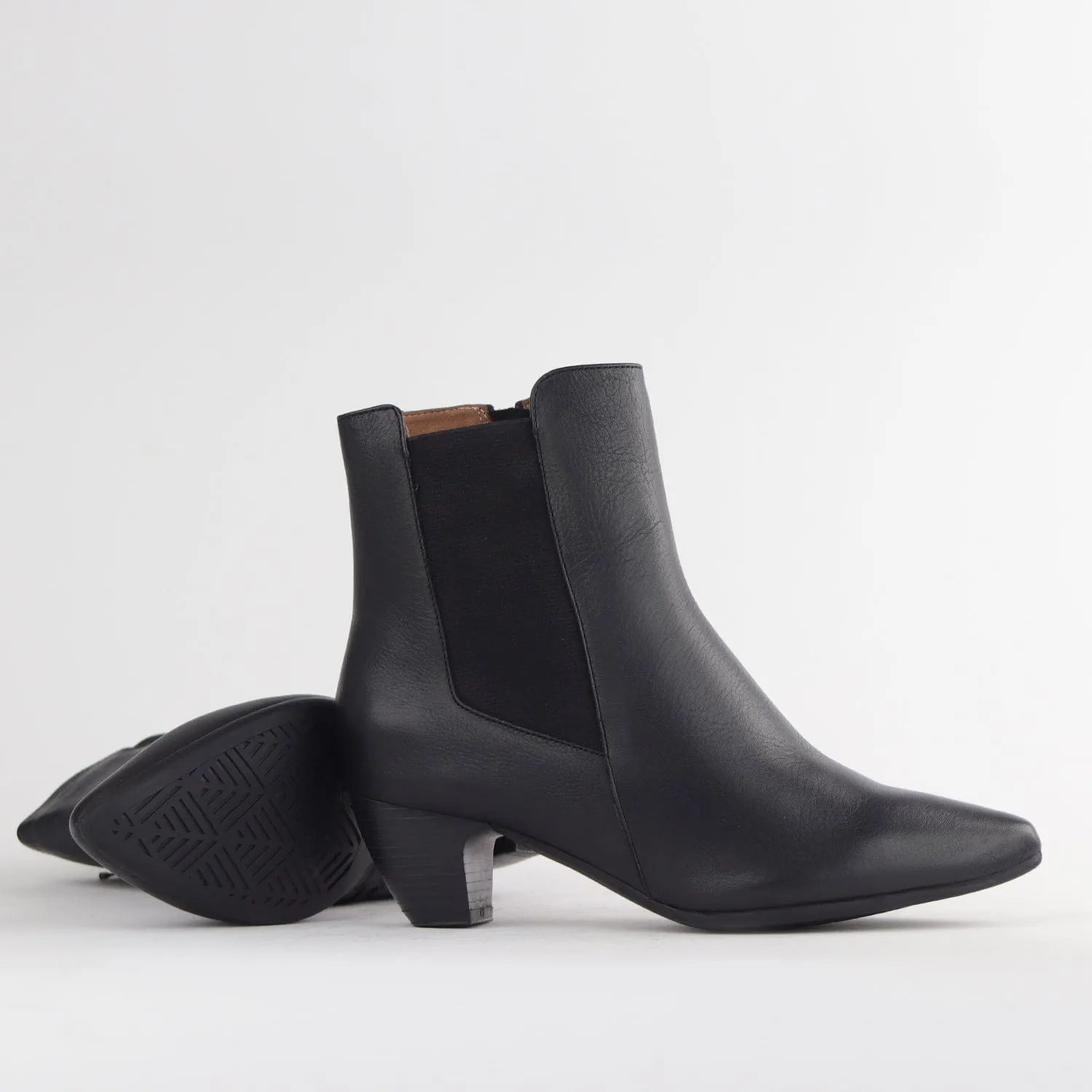 Pointed Ankle Boot in Black - 12651